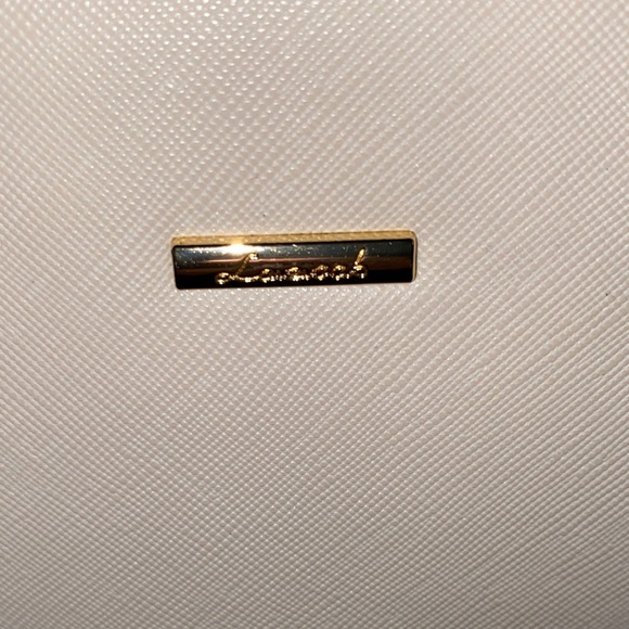 Chic White Crossbody Bag with Navy Strap - Picture 3 of 16